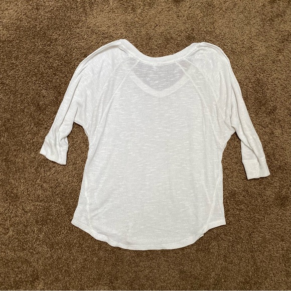 Mudd Size S White V-Neck Top - Picture 2 of 6